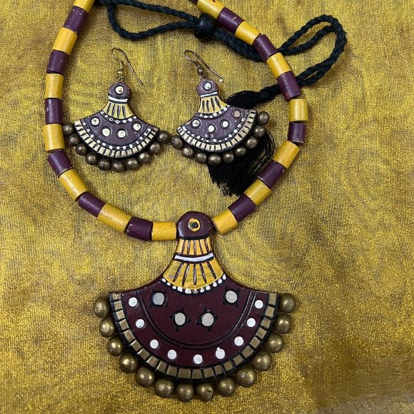 Accessories - [NWOT] Earthly Terracotta Set with Choker and Drop Earrings.